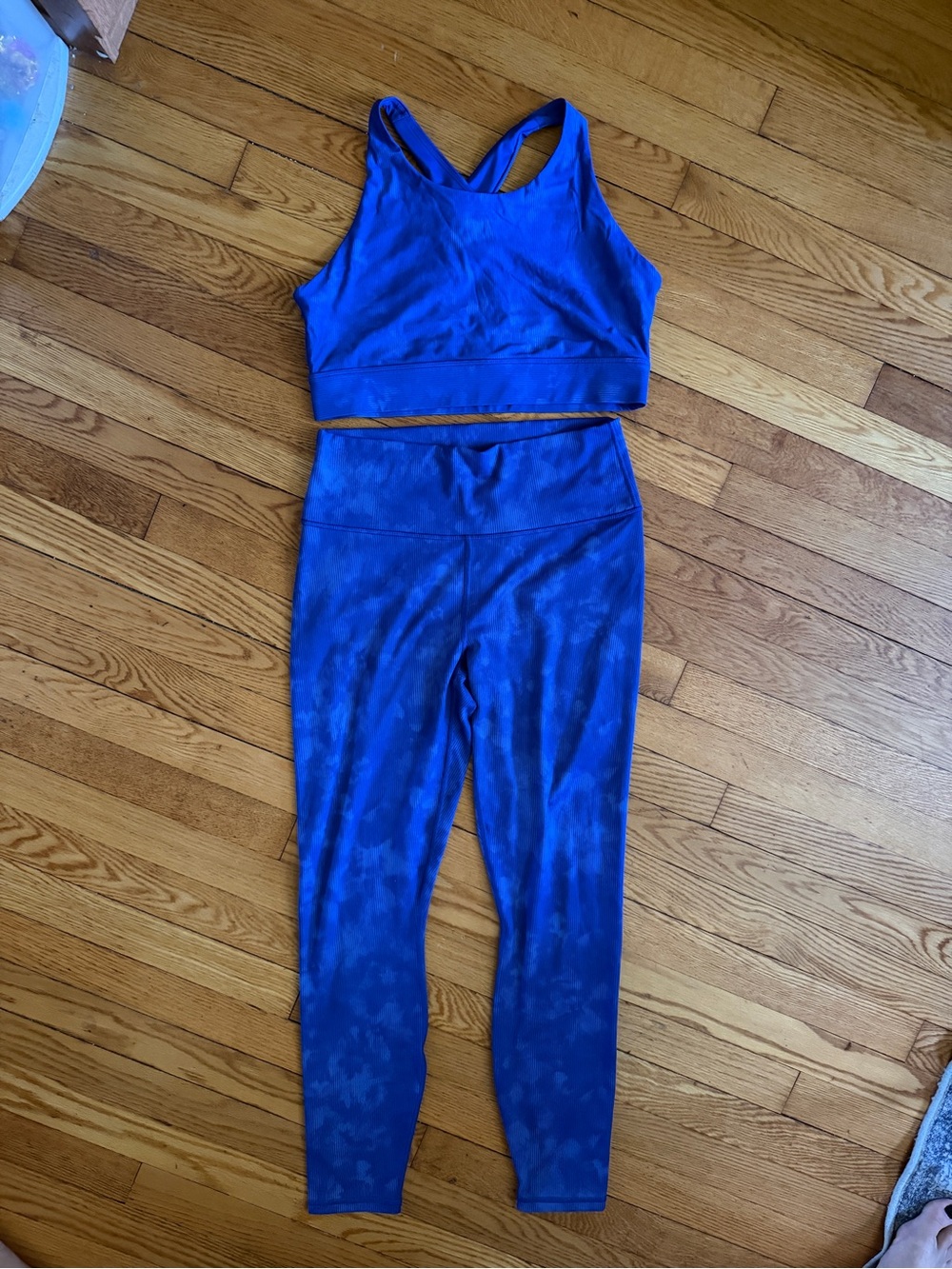 Fabletics Pure Luxe Sports Bra & Leggings Set - size large